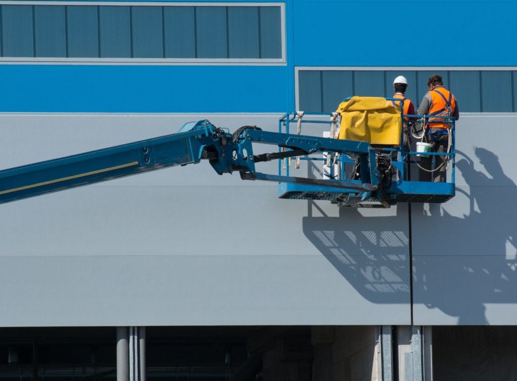 Tips for Safely Working on a Mobile Elevated Work Platform