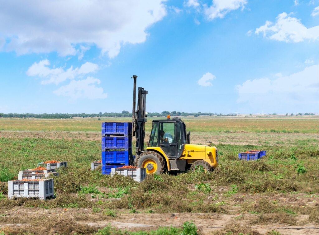 The Key Benefits of Rough Terrain Forklifts